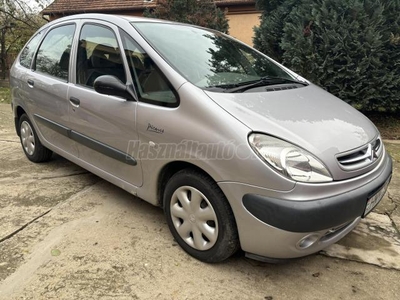 CITROEN XSARA PICASSO 2.0 HDi MO.i vezetett szervízkönyv