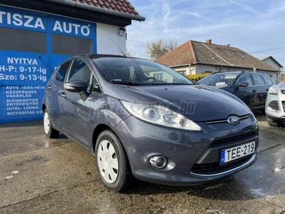 FORD FIESTA 1.4 Ghia digitklíma.navi.tolatóradar