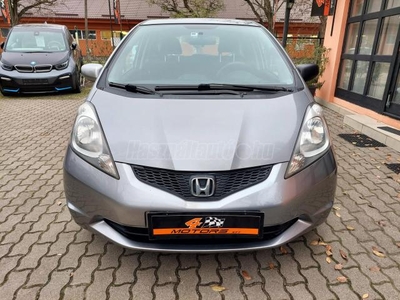 HONDA JAZZ 1.2 Trend Plus GYÁRI FÉNYEZÉS. 1. TULAJ. 90e. KM. SZERVÍZKÖNYV !