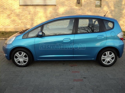 HONDA JAZZ 1.4 Elegance VEZETETT SZERVÍZKÖNYV-126eKm