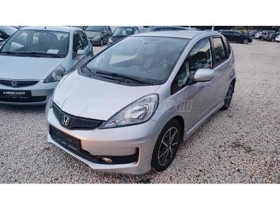 HONDA JAZZ 1.4 Executive CVT 92e km. SI. Automata. Szervizkönyv