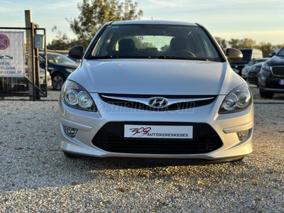 HYUNDAI I30 1.4i Comfort 69802 km!