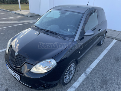 LANCIA YPSILON 1.4 16V Sport Momo Design