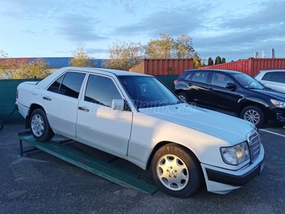 MERCEDES-BENZ 300 E