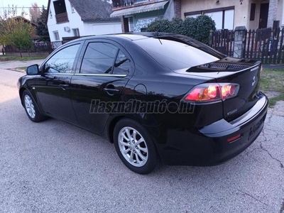 MITSUBISHI LANCER 1.6 Invite Vezetett szervizkönyv.Téli gumigarnitúra felnin.Bixenon.Hibátlan műszaki állapot