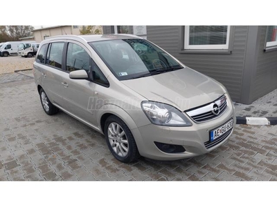 OPEL ZAFIRA 1.8 Essentia Xenon+kanyarkövető. parkradar e-h. tempomat. 2 kulcs. sz.könyv