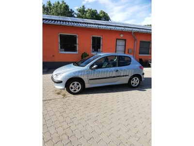 PEUGEOT 206 1.4 16V Trendy Plus