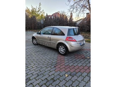 RENAULT MEGANE 1.4 Authentique