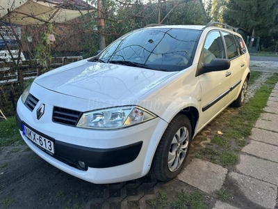 RENAULT MEGANE 1.4 Premiere