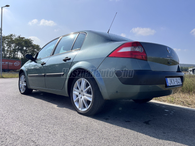 RENAULT MEGANE Limousine 1.4 Authentique