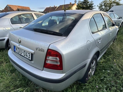 SKODA OCTAVIA 1.6 Ambiente DIGIT. KLÍMA