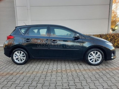 TOYOTA AURIS 1.6 Limited NAVIGÁCIÓ/KAMERA/TEMPOMAT/SZERVÍZKÖNYV/55000KM