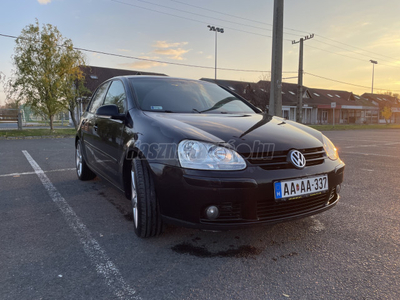 VOLKSWAGEN GOLF V 1.6 Trendline