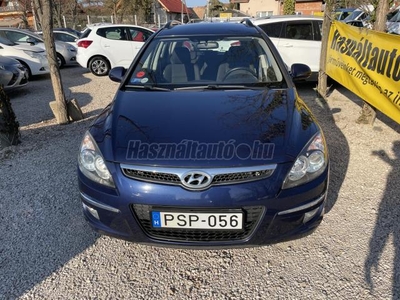 HYUNDAI I30 CW 1.4 DOHC Comfort LPG Benzin gáz . Vezetett szervizkönyv