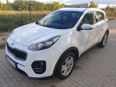 KIA SPORTAGE 1.7 CRDi LX ECO Dynamic DCT Automata Navigáció 141 LE szervíztörténet igazolás