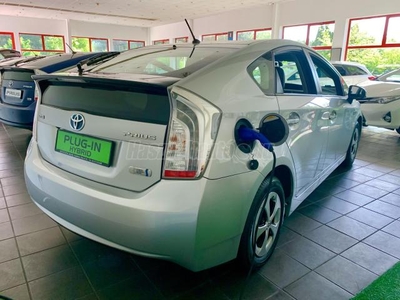 TOYOTA PRIUS PLUG-IN OTTHON IS TÖLTHETŐ++HYBRID GARANCIA++ZÖLD RENDSZÁM++AUTÓBESZÁMÍTÁS