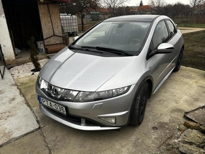 HONDA CIVIC 2.2 CTDi Executive Rozsda mentes.Panoráma tető.Bőr belső