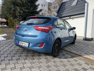 HYUNDAI I30 1.4i Comfort Garázsban tartott. hölgy tulajdonostól téli. nyári gumikkal. alufelnivel