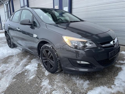 OPEL ASTRA J 1.6 Cosmo Becsületesnepper