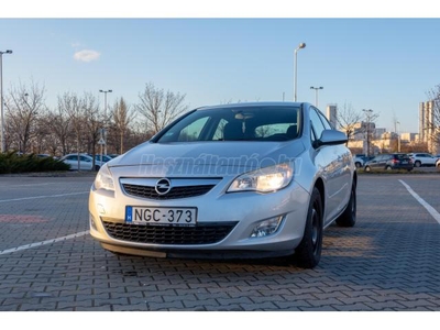 OPEL ASTRA J 1.6 Enjoy Frissen szervizelve. tempomat. 8 kerék