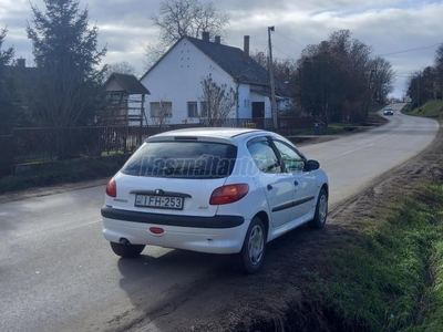 PEUGEOT 206 1.1 Presence