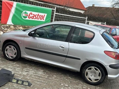 PEUGEOT 206 1.4 HDI Ferdehátú limuzin