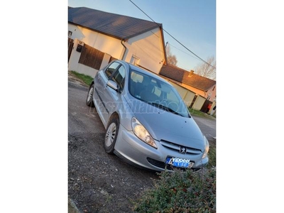 PEUGEOT 307 1.6 Premium Az auto a korához képest meghazudtoló állapotban van