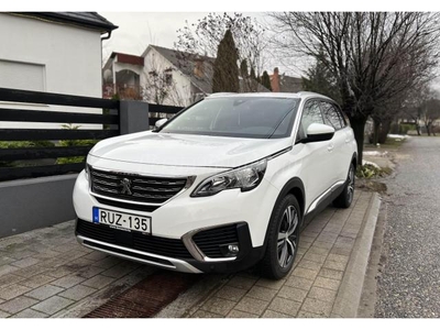 PEUGEOT 5008 1.2 PureTech Allure EAT8 (7 személyes ) Tolatókamera. Első-hátsó parkradar. ÚJ vezérlés. Vezetett szervizkönyv. Pótkerék