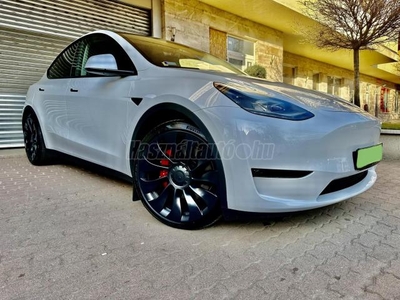 TESLA MODEL Y Performance AWD (Automata) 12.700Km! Sérülésmentes! Berlini gyártás! Gyönyörű újszerű állapot! Garázsban ta