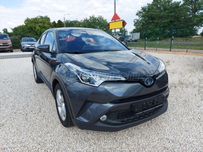 TOYOTA C-HR 1.8 Hybrid Dynamic Comfort e-CVT LED-NAVI-ÜLÉS F-T.T.TEMPOMAT-PÓTKERÉK-17 ALU-127eKm