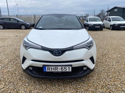 TOYOTA C-HR 1.8 Hybrid Selection e-CVT Bőr.LED.Ülésfűtés.Tempomat.Sávtartó.Kamera.Parkassist