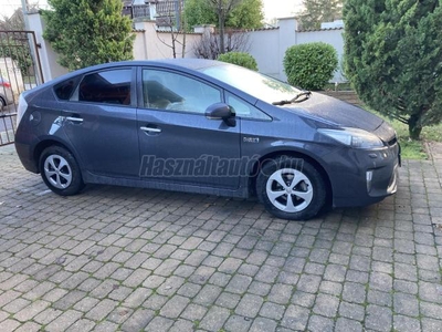 TOYOTA PRIUS PLUG-IN