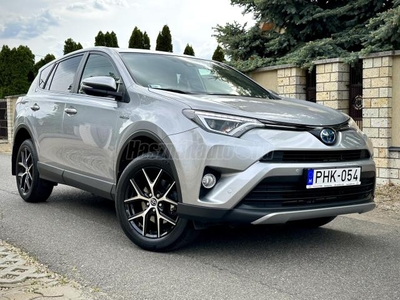 TOYOTA RAV 4 Rav4 2.5 Hybrid Trend e-CVT 4X4 97.000km Magyar autó