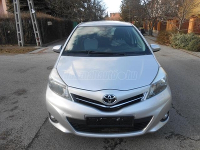 TOYOTA YARIS 1.33 Active+Design Kamera. Navi. Ülésfűtés