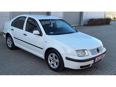 VOLKSWAGEN BORA 1.6 Trendline