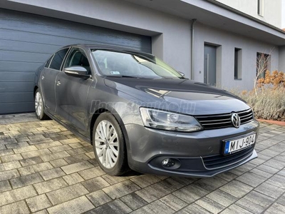 VOLKSWAGEN JETTA VI 1.4 TSI Highline