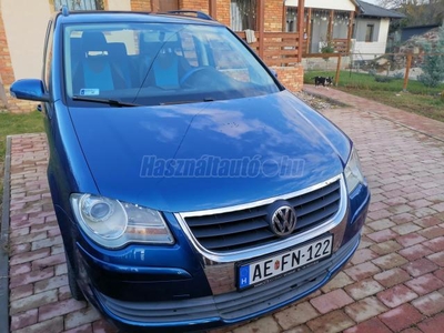 VOLKSWAGEN TOURAN Cross1.6