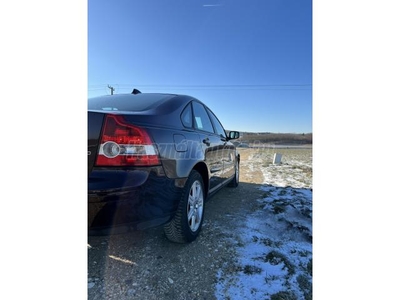 VOLVO S40 2.0 D Momentum Olvasd el ha jó autót akarsz! Ajándék 02.10-ig!