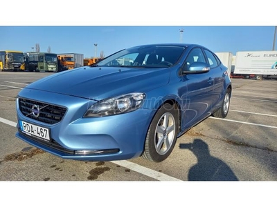 VOLVO V40 2.0 D [D2] Kinetic Geartronic