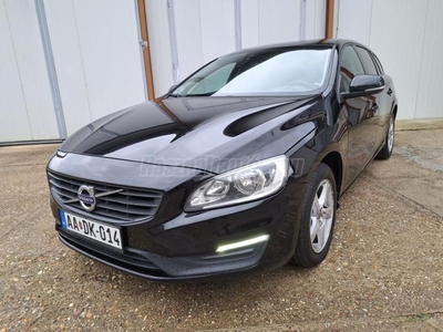 VOLVO V60 2.0 D [D2] Summum