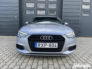 AUDI A3 Limousine 35 TDI Design Szervizkönyv /...