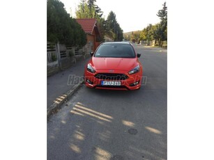 FORD FOCUS 1.5 EcoBoost ST-Line Red