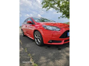 FORD FOCUS 2.0 Ecoboost ST2