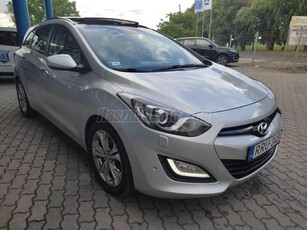 HYUNDAI I30 CW 1.6 CRDi HP Business Nyitható panoráma. Bőr