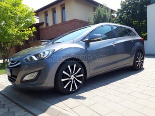 HYUNDAI I30 CW 1.6 GDi Business DIGITKLÍMA-ÜLÉSFŰTÉS-KORMÁNYFŰTÉS-TEMPOMAT-TOALÓKAMERA- 18 ALU !!!