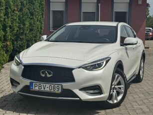 INFINITI Q30 1.6t Luxe MO.I-NAVI-RADAR-TEMPOMAT