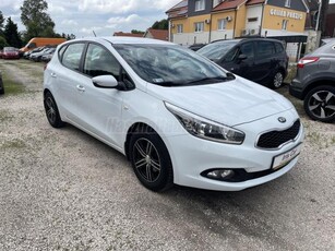 KIA CEE'D 1.4 CVVT LX Kitűnő állapot! Gyári fényezés! Végig vezetett szervízkönyv!