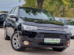 MITSUBISHI OUTLANDER 2.0 PHEV Instyle Navi 4WD CVT Zöld Rendszámos! Városi terepjáró! Friss Műszaki vizsga!