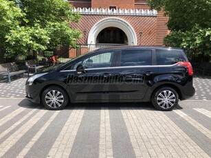 PEUGEOT 5008 1.6 THP Family MULTIMEDIA! ÜVEGTETŐ!