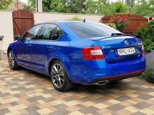 SKODA OCTAVIA 2.0 TSI RS Euro 6 Magyarországon újonnan vásárolt! - Könnyűfémfelnire szerelt téli. nyárigumi gar